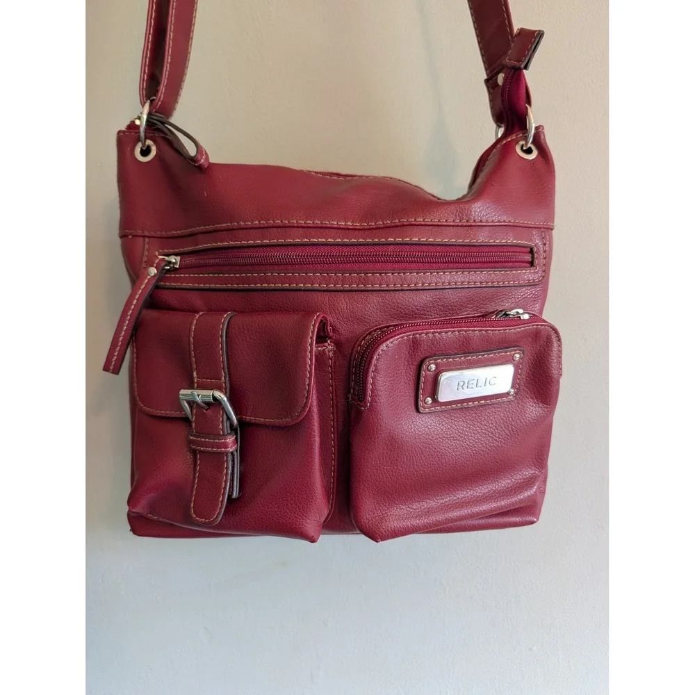 Relic by Fossil Burgundy Red Pebbled Crossbody Bag Organizer Purse Buckle Y2K